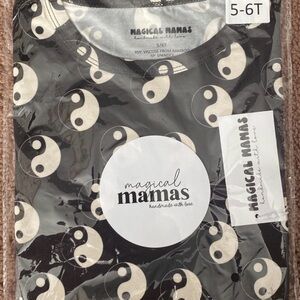 Magical mamas handmade (made with magic) ying yang two piece bamboo set 5/6T